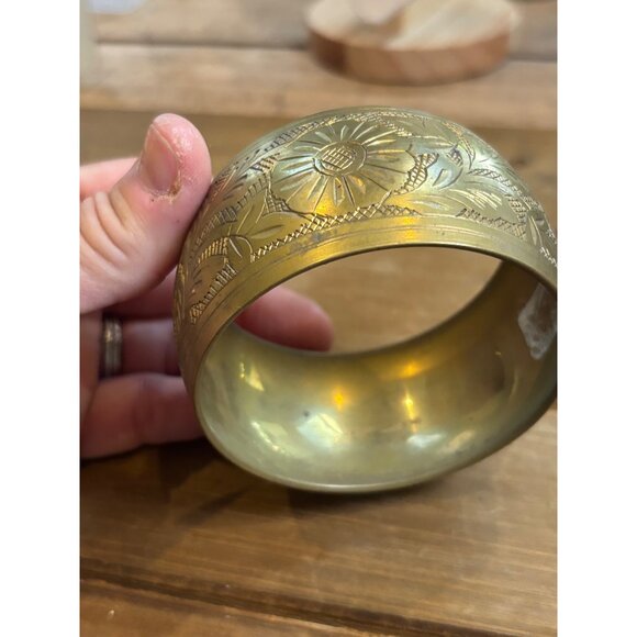 Vintage Brass Floral Etched Bangle Bracelet - Picture 7 of 9